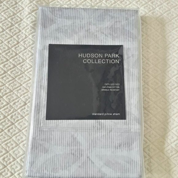 Hudson Park Diffused Geo Queen Bedding Set - 7 items. - Picture 6 of 12